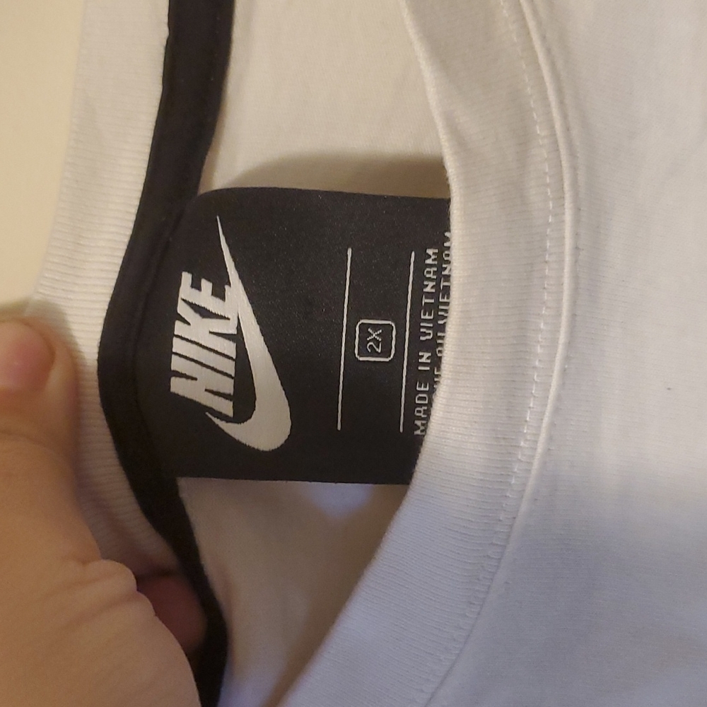 Nike Cropped Tee - Picture 2 of 3